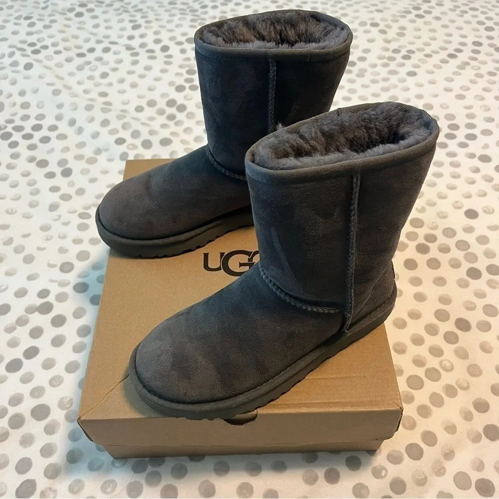 UGG Classic Short II Grey Boots Size 6